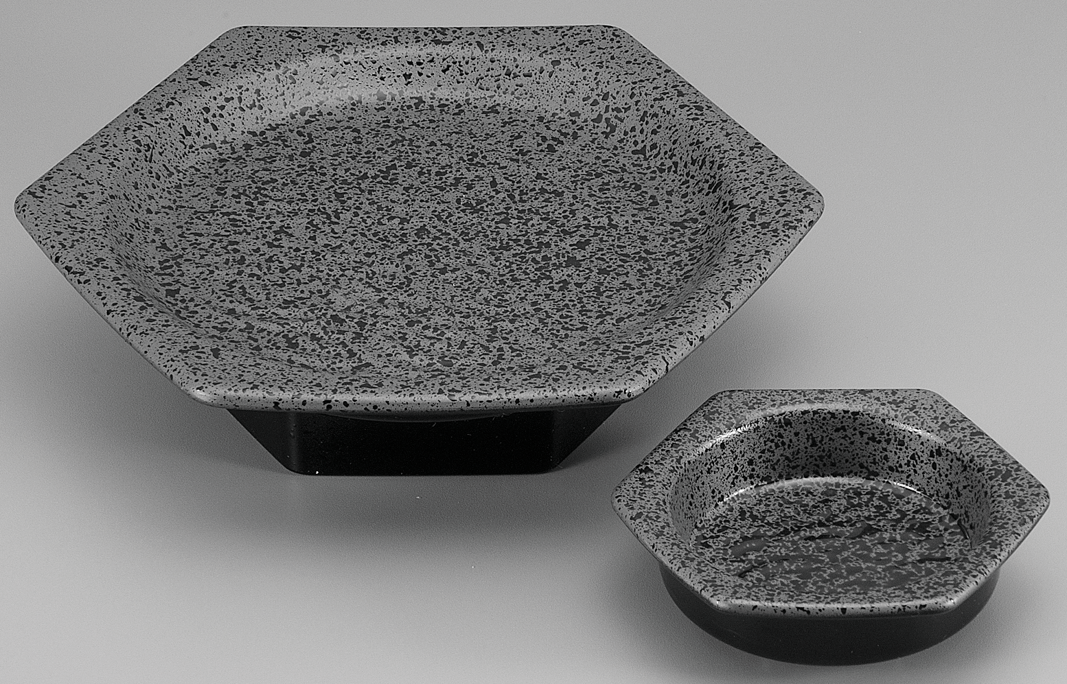 陶器調 6.5寸 亀甲高月盛鉢 鉄砂