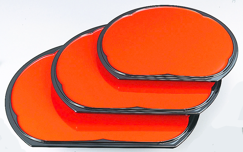 梅型半月両面盆 朱渕黒/梨地渕黒